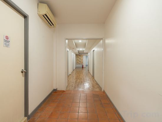 Фото Ratchadamnoen Residence