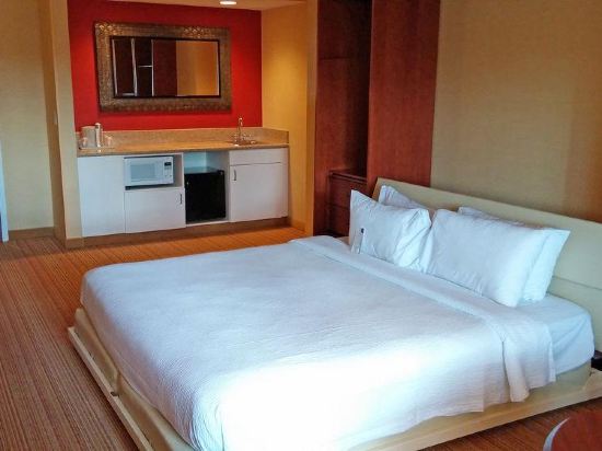 Фото Courtyard by Marriott Boston Brookline