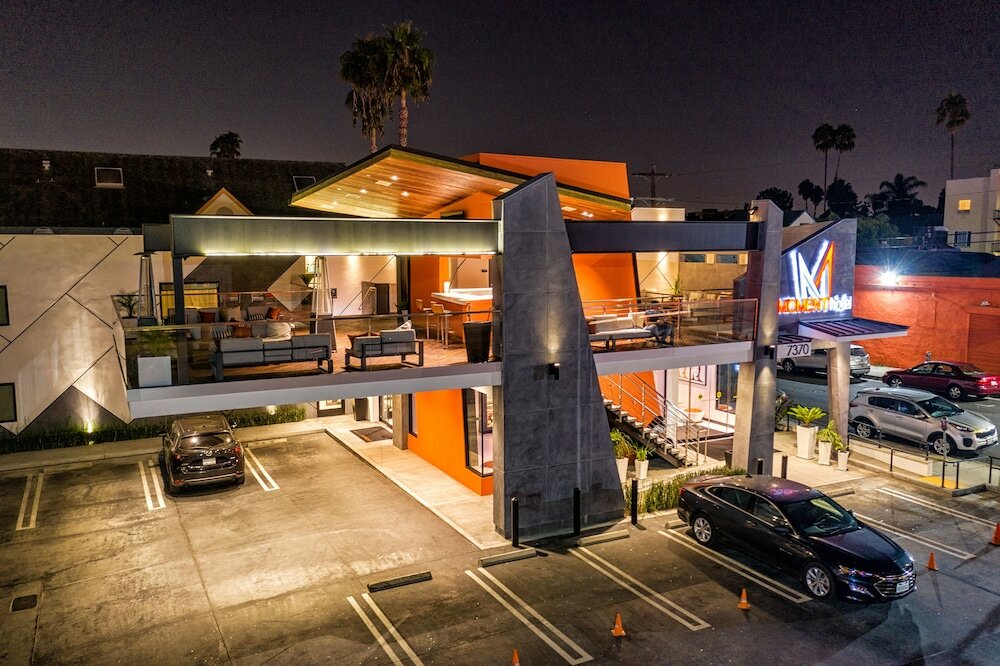 Фото The Moment Hotel