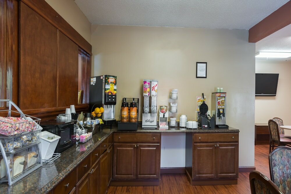 Фото Super 8 by Wyndham Norcross/I-85 Atlanta