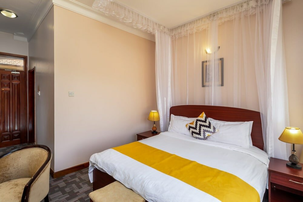 Фото Entebbe Travelle'rs Inn