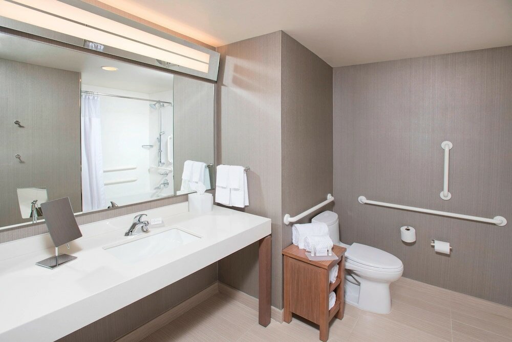 Фото Courtyard by Marriott Redwood City