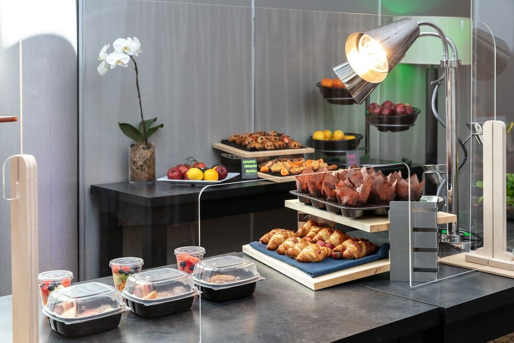 Фото Sheraton Vancouver Guildford Hotel