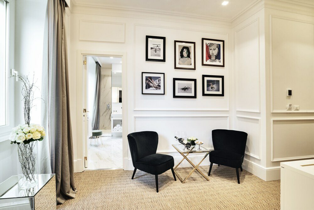 Фото The Shire Hotel