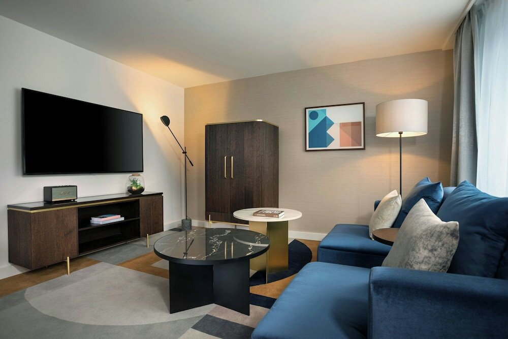 Фото Neues Schloss Privat Hotel Zurich, Autograph Collection