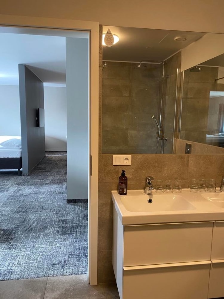 Фото Konvin Hotel by Reykjavik Keflavik Airport