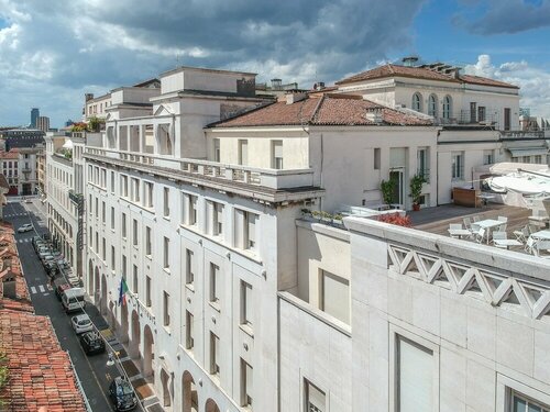 Внешний вид отеля Hotel Vittoria в Бреше, фото 4