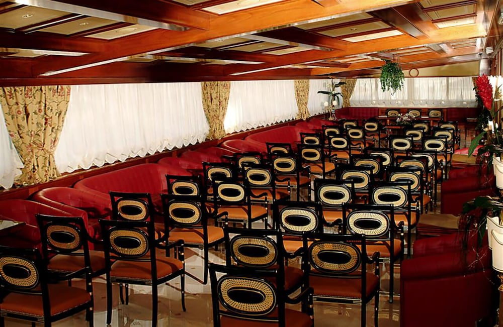 Фото Champagne Palace Hotel