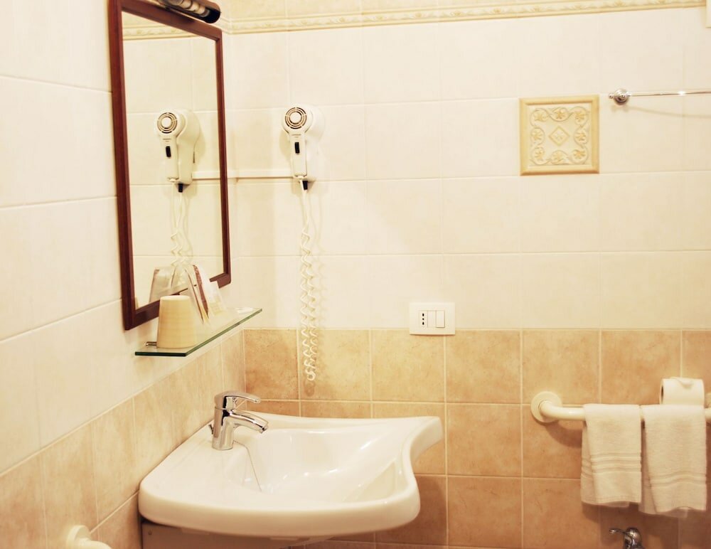 Фото Greta Rooms Hotel