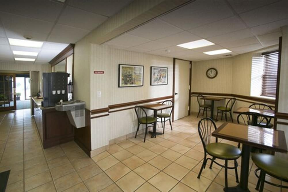 Фото Whitman Motor Lodge