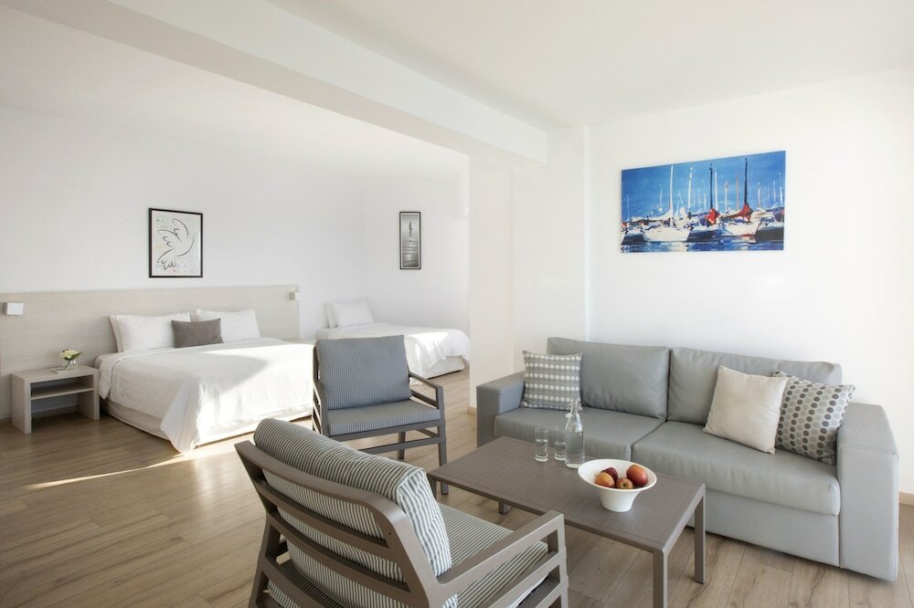 Фото Harmony Bay Hotel