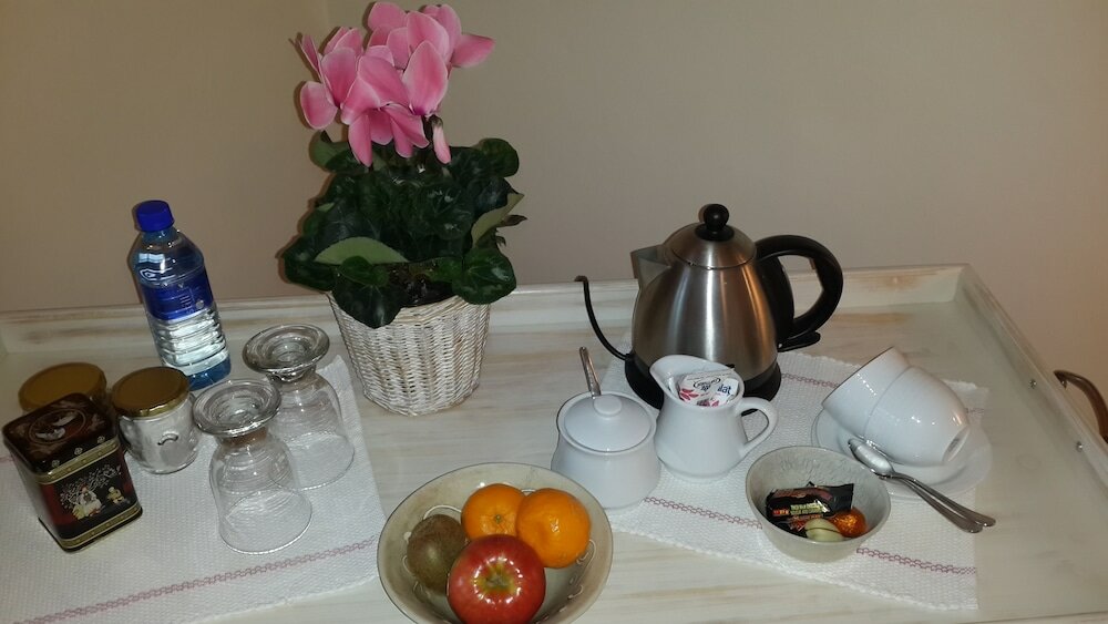 Фото No. 10 Caledon Street Guest House