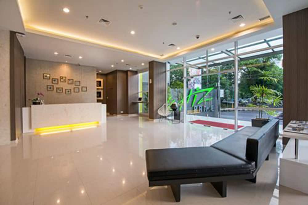 Фото Whiz Prime Hotel Hasanuddin Makassar