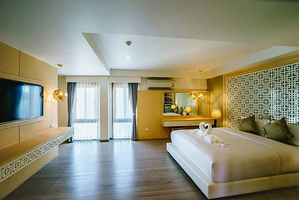 Фото Moon Dragon Hotel