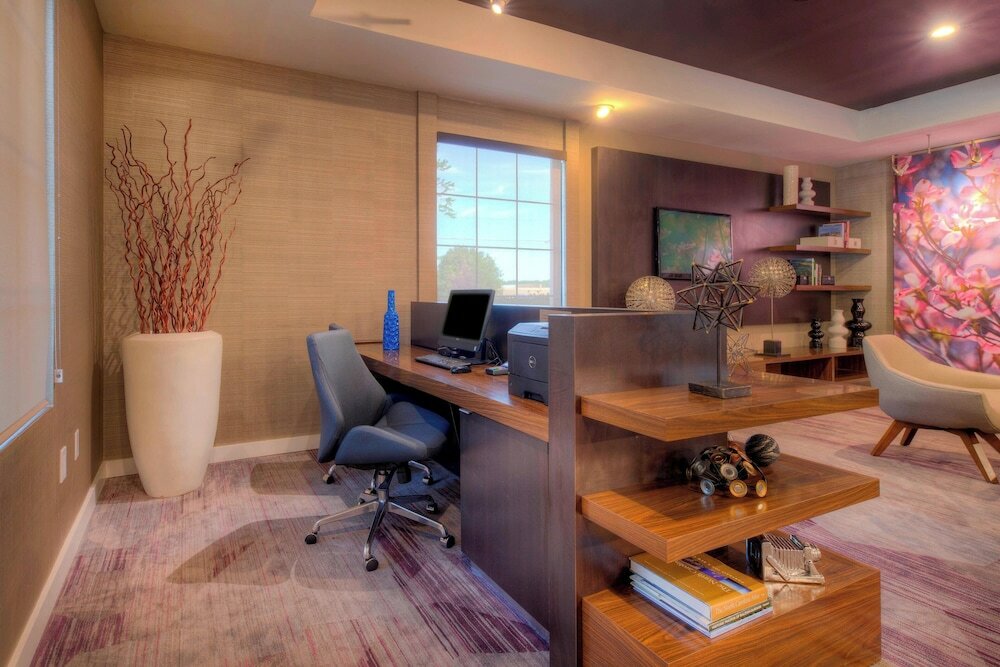 Фото Courtyard by Marriott Raleigh Crabtree Valley