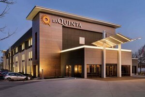 Гостиница La Quinta Inn & Suites by Wyndham St Louis Route 66