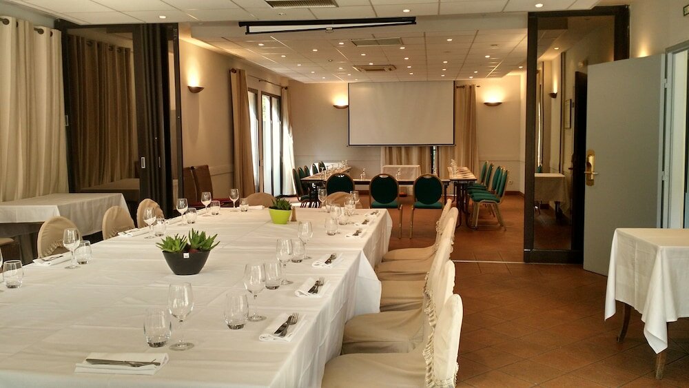 Фото Mercure Carcassonne La Cité hotel