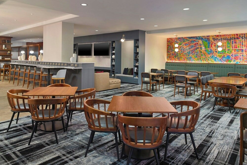 Фото Courtyard by Marriott Washington, DC/Foggy Bottom