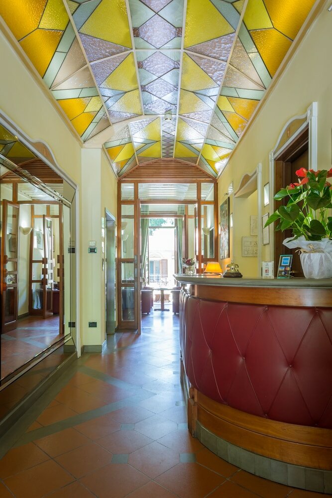 Фото отеля 2