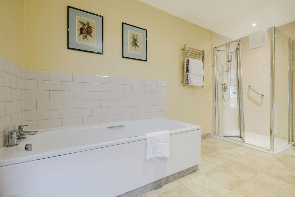 Фото Winchester Royal Hotel