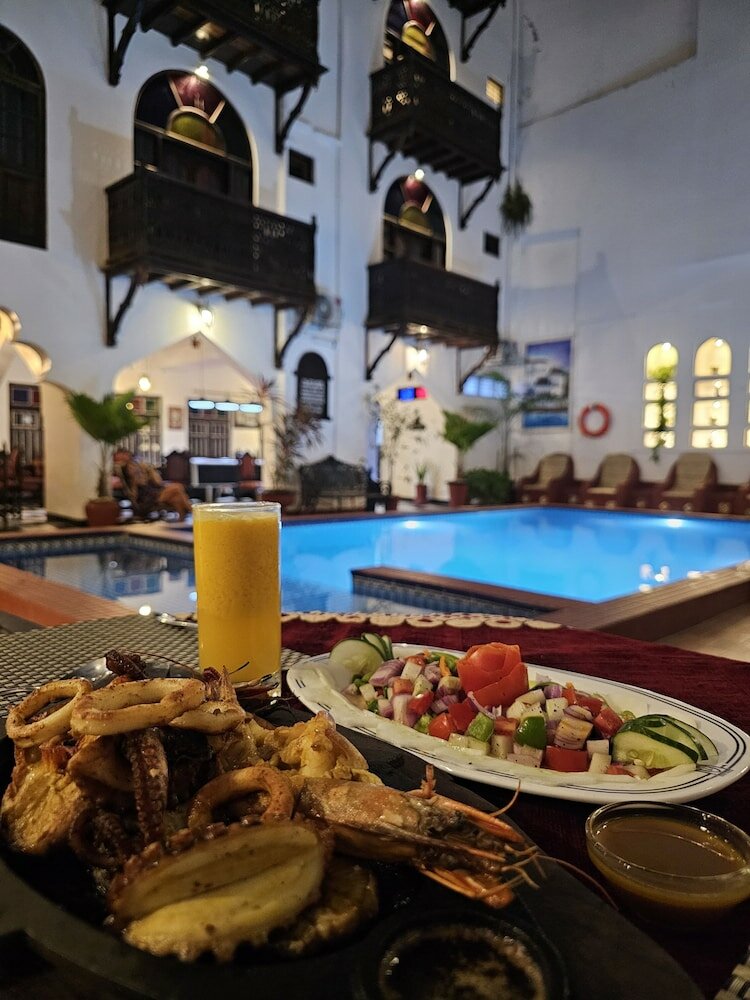 Фото Dhow Palace Hotel