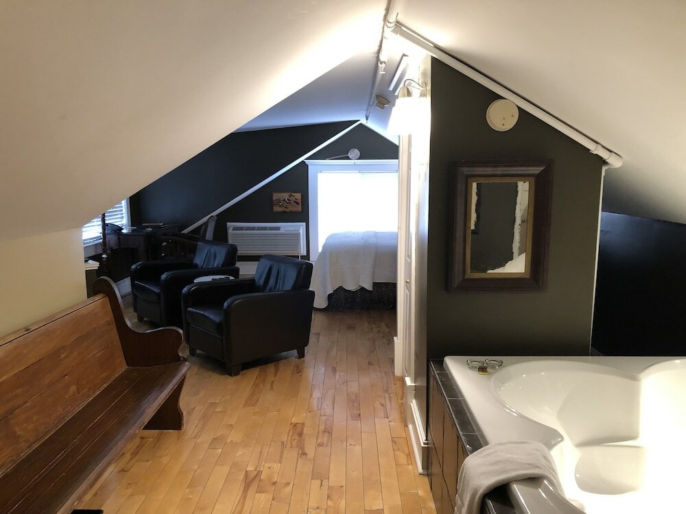 Фото Leaside Manor by The Leaside Group