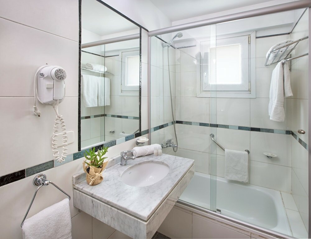 Фото Embajador Hotel