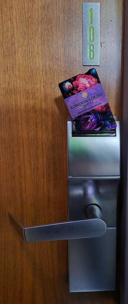 Фото London Court Hotel