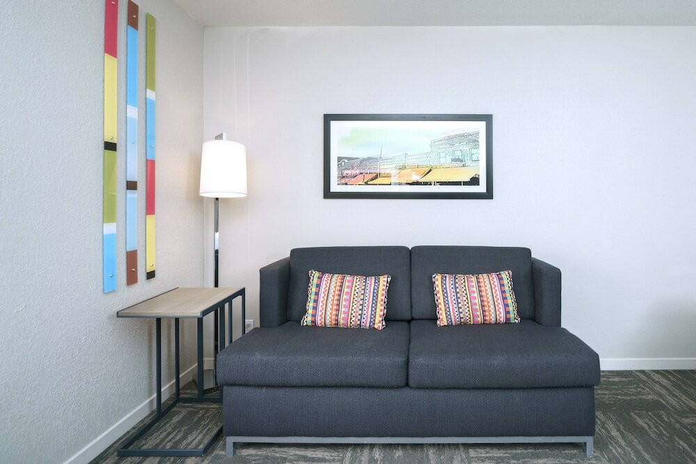 Фото Hampton Inn Hays-North of i 70