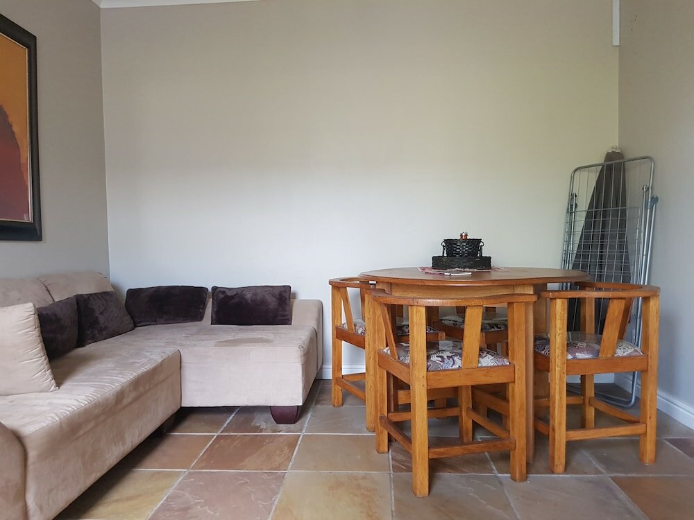 Фото Melkbosch Guesthouse