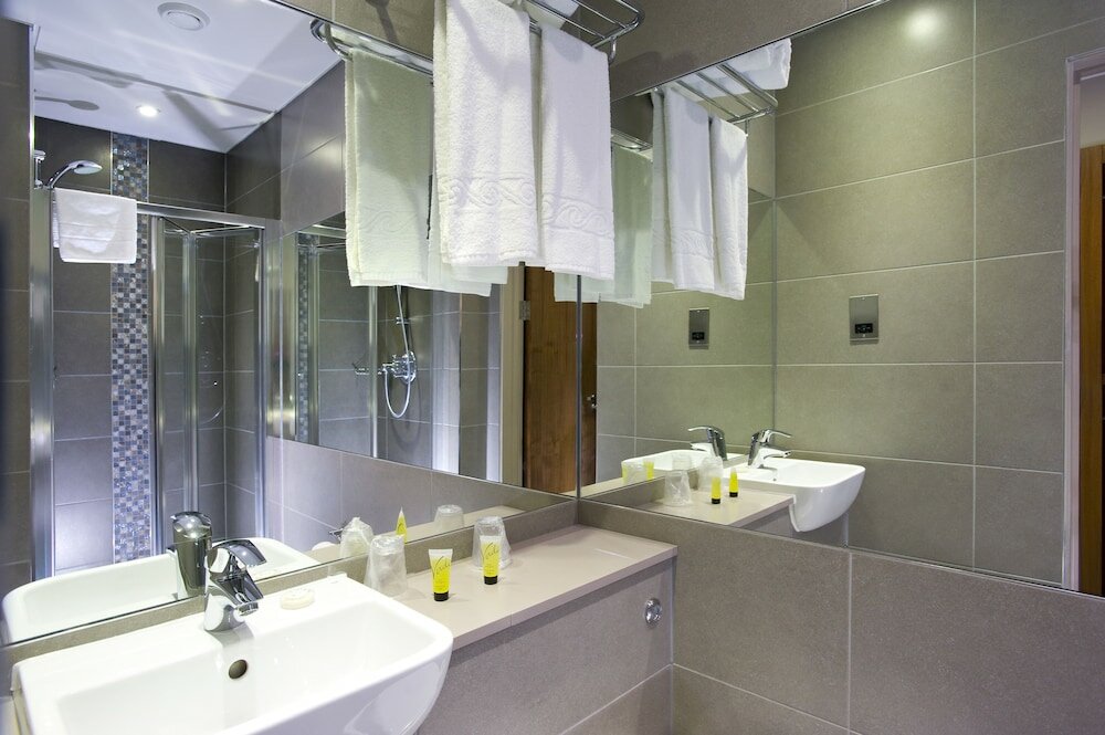 Фото London Court Hotel