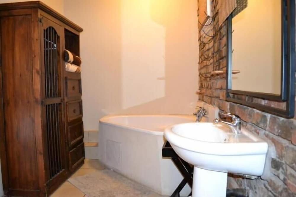 Фото Angels Haven Guesthouse