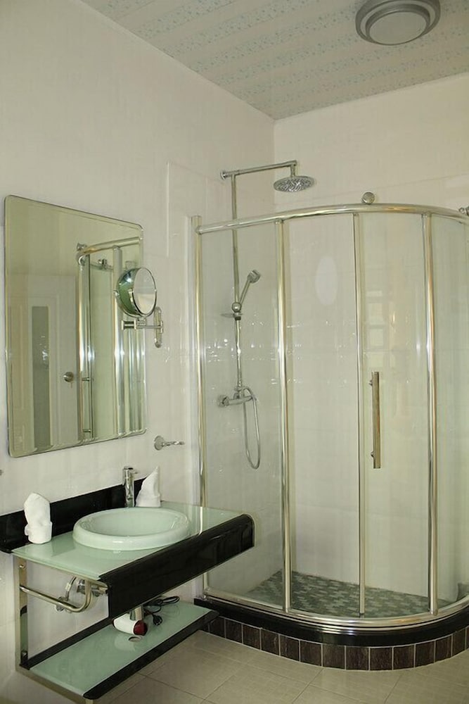 Фото Nomad's Court Lodge