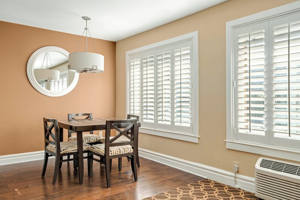 Фото Marin Suites Hotel