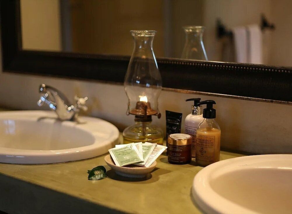 Фото Ivory Wilderness River Rock Lodge