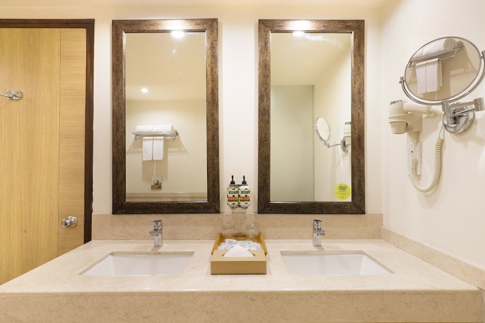 Фото Lemon Tree Premier, Ulsoor Lake, Bengaluru