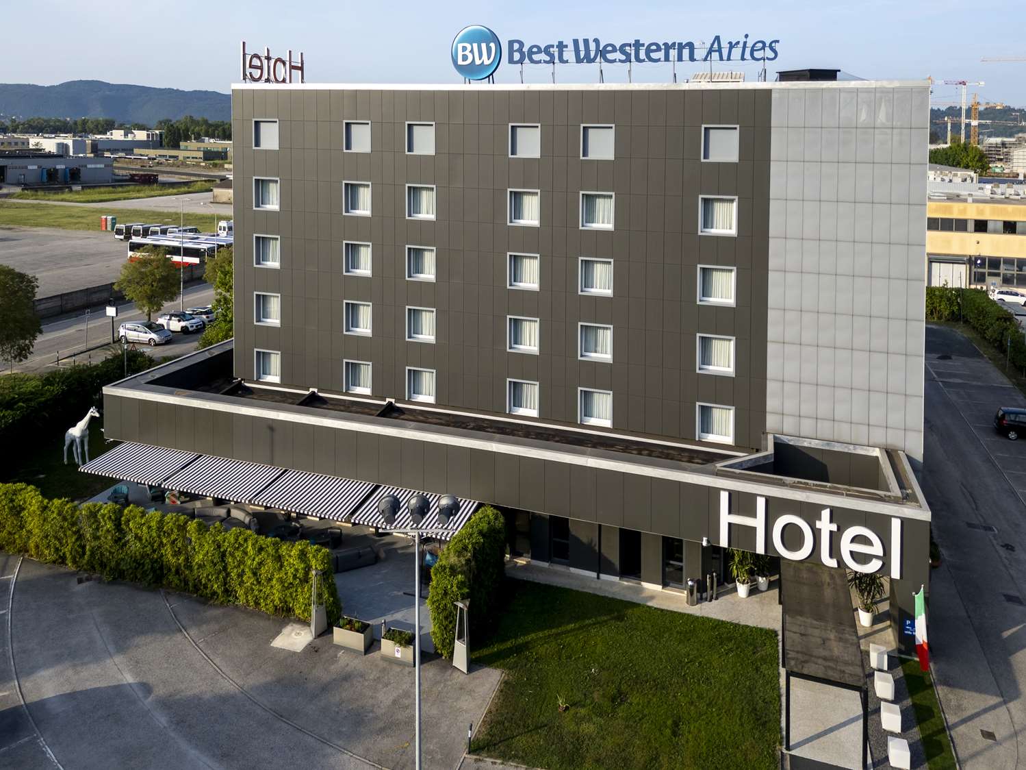 Фото отеля 1