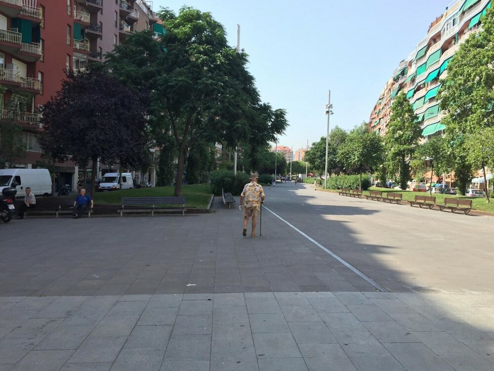 Фото Go Bcn Hostal Ideal Badal - Hostel