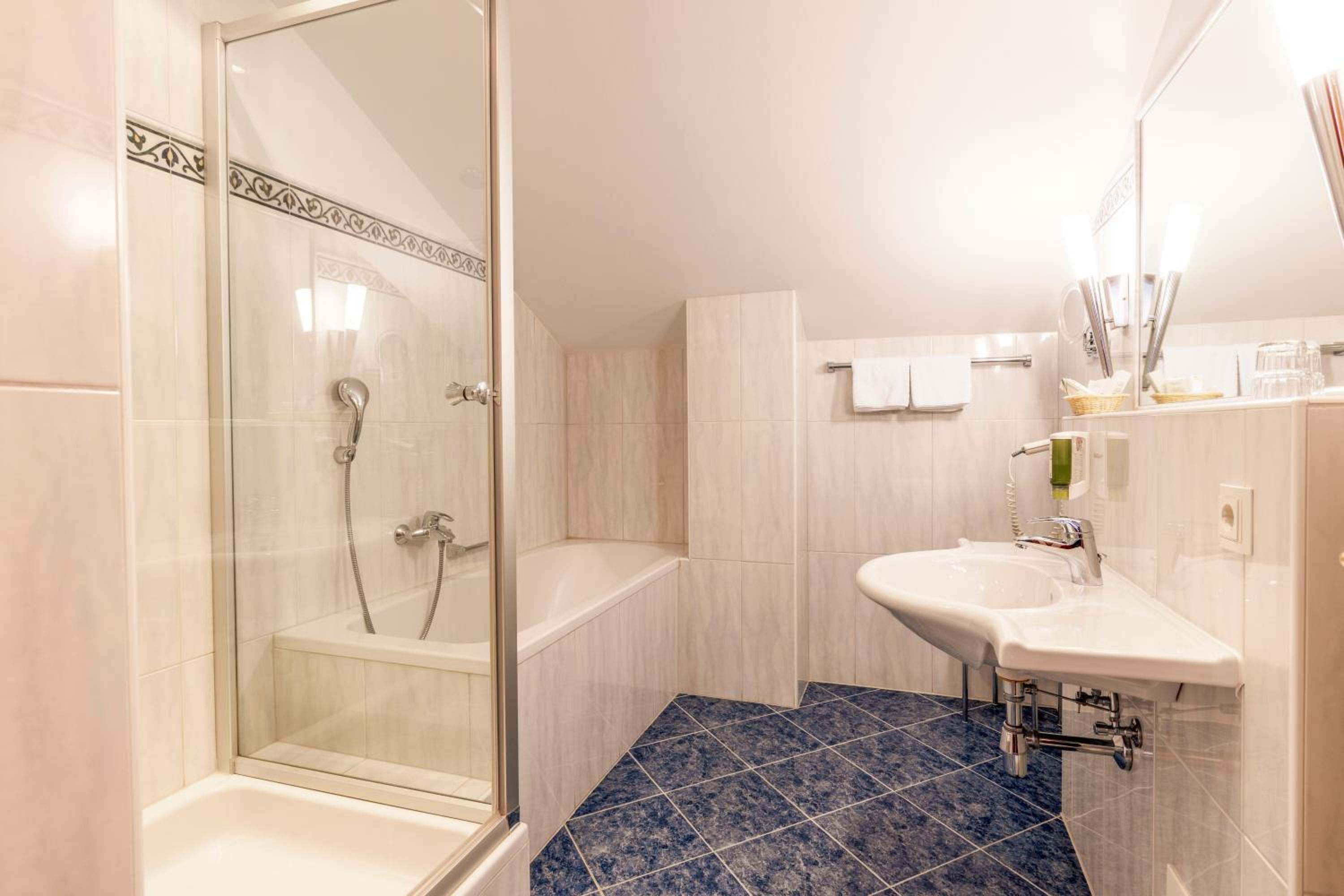 Фото Hotel Weisser Hirsch