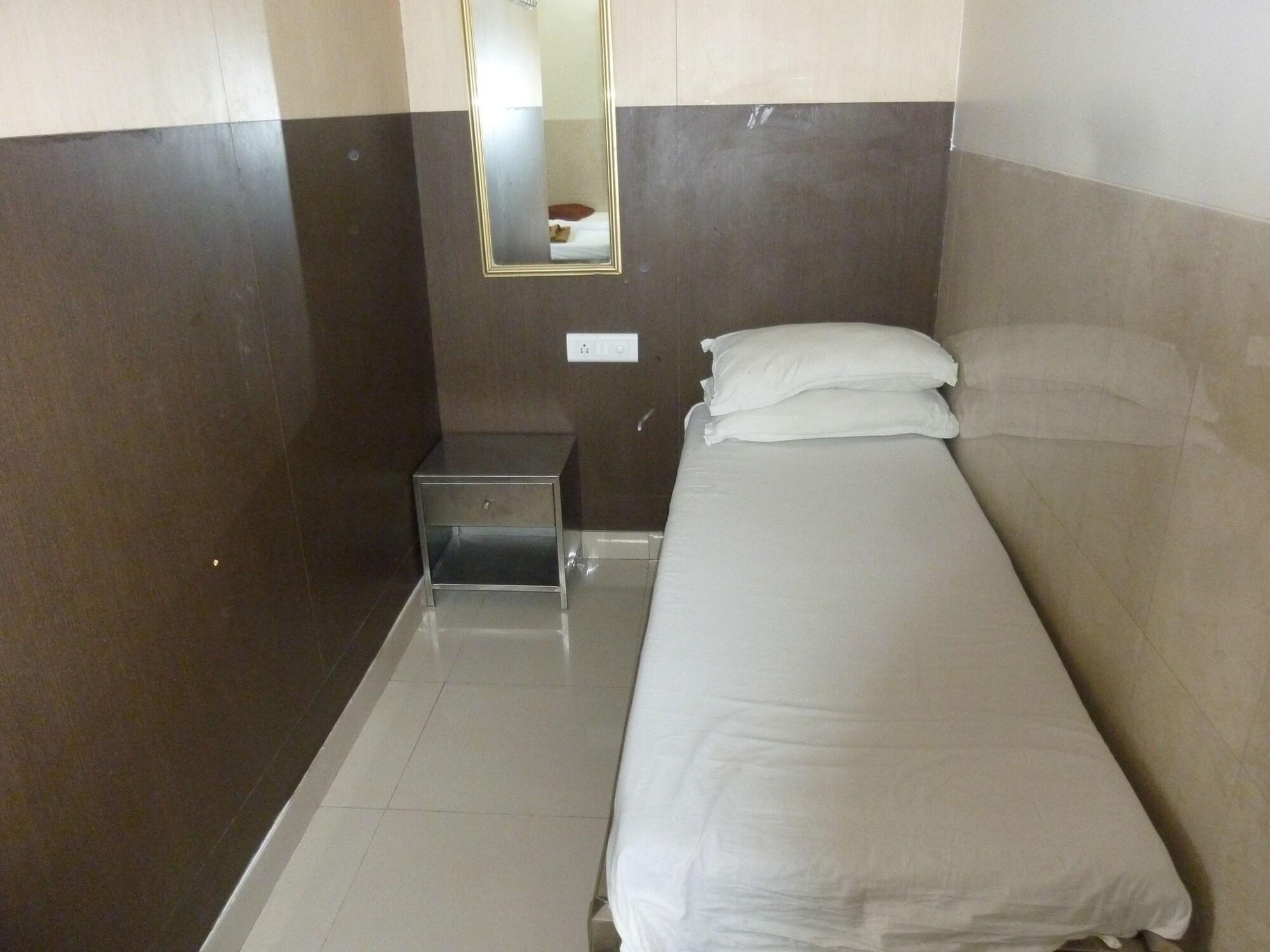 Фото Basera Hotel