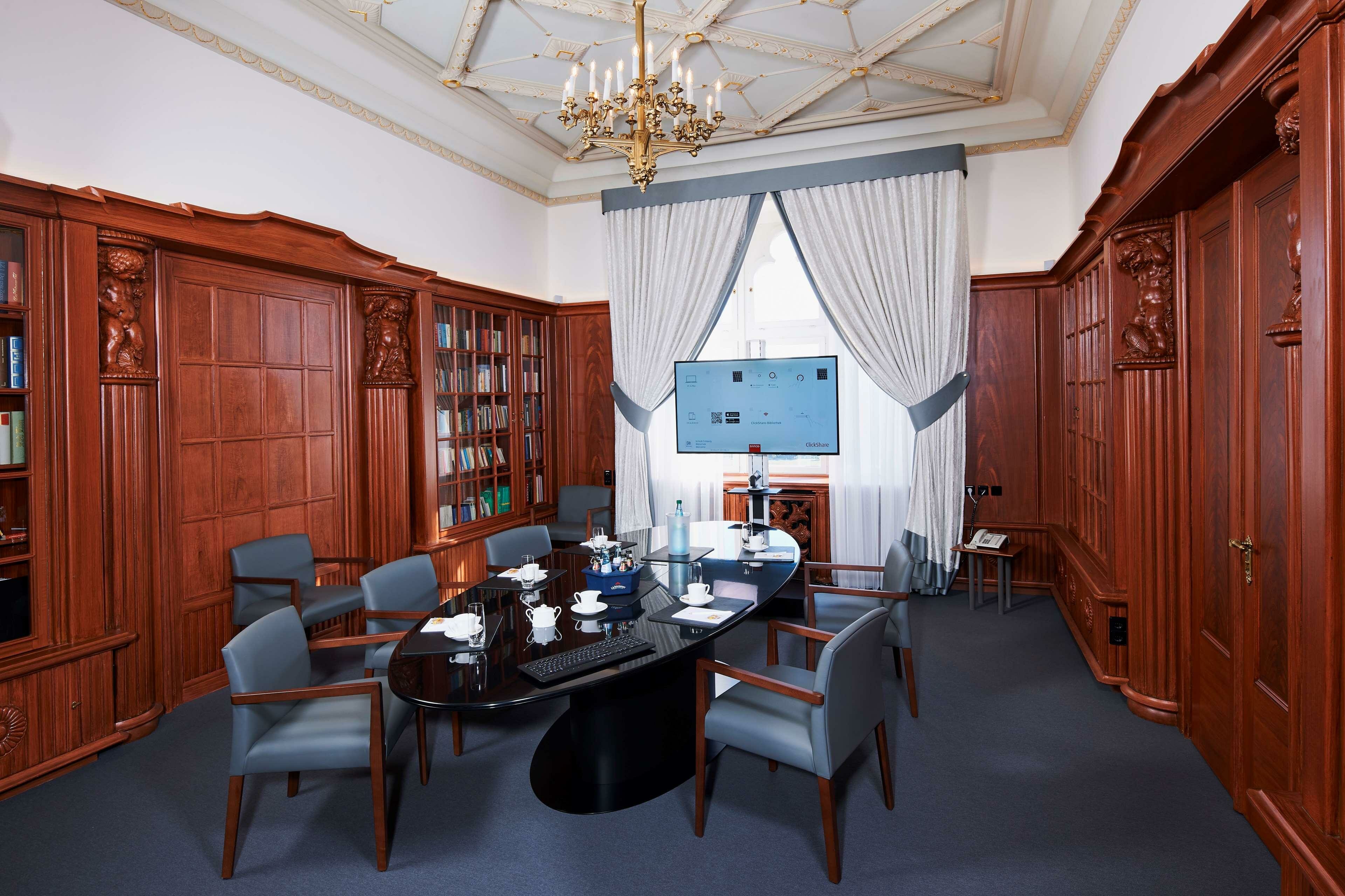 Фото Hotel Schloss Eckberg