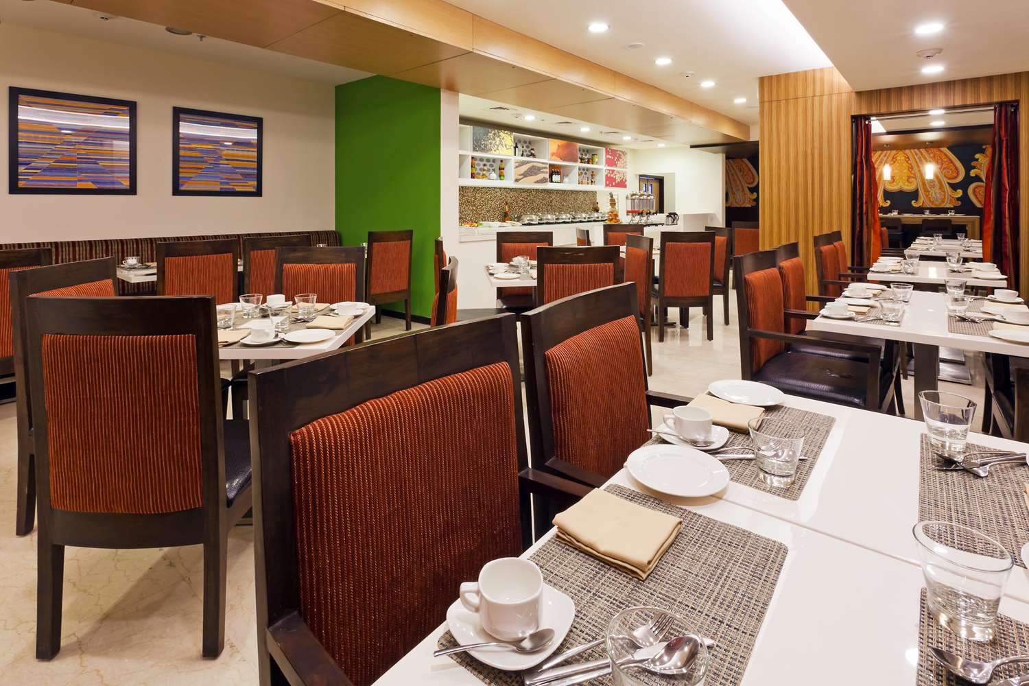 Фото Hampton by Hilton Vadodara-Alkapuri