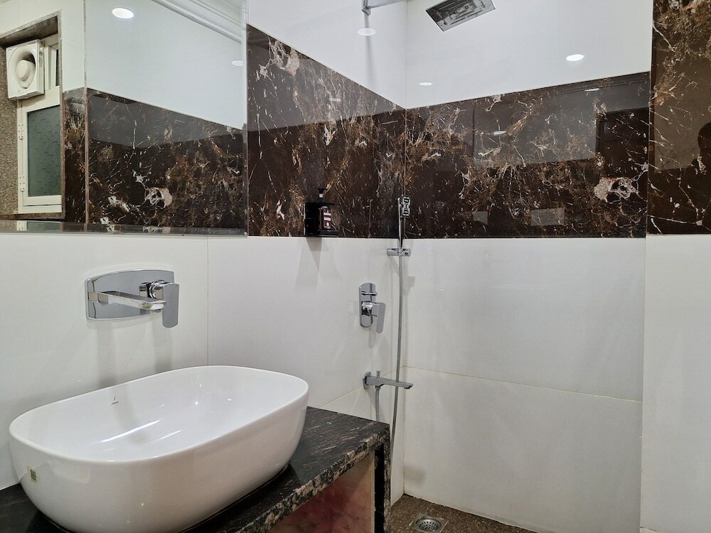 Фото L N Marriott Hotel