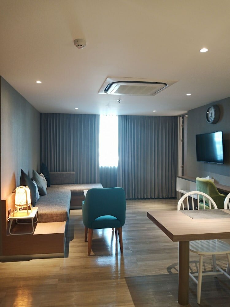 Фото Bizotel Premier Hotel & Residence