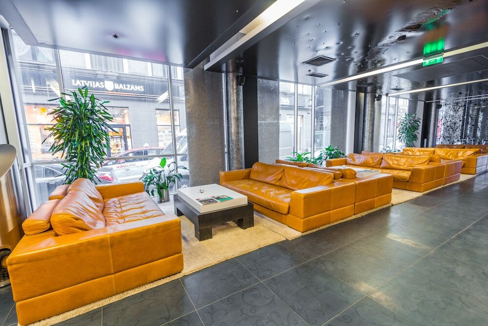 Фото Royal Square Hotel & Suites