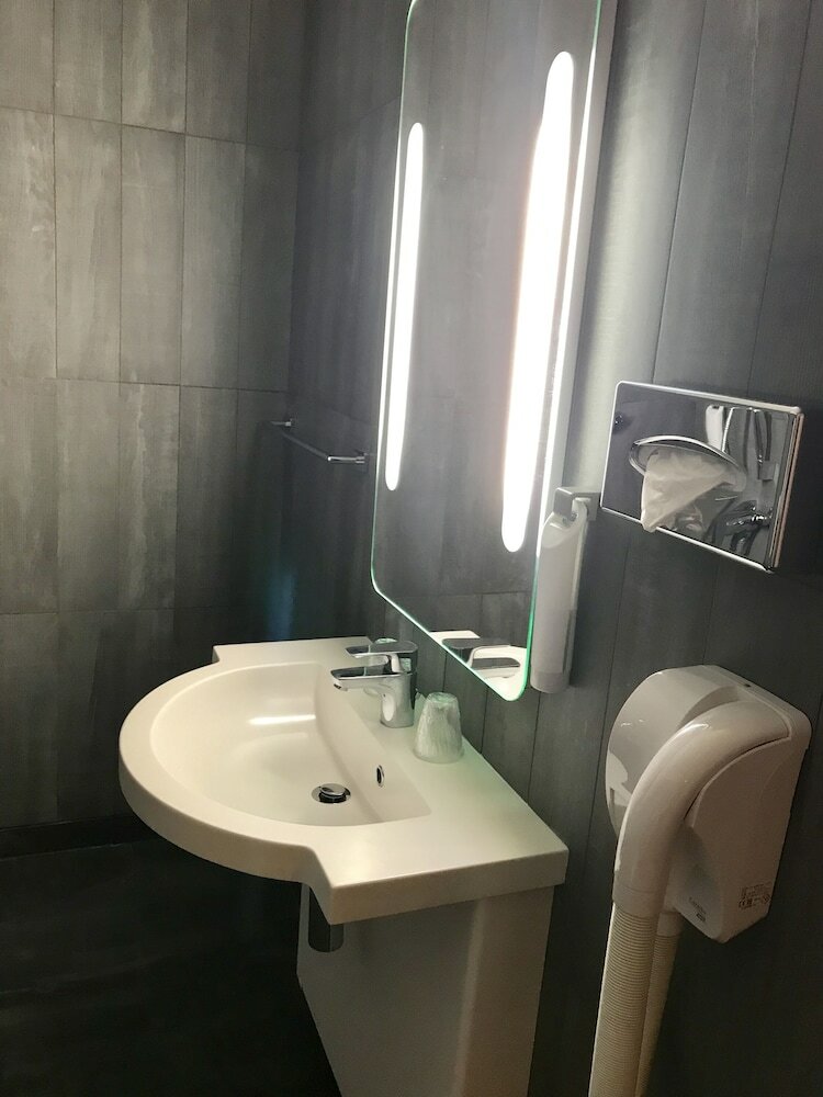 Фото EasyHotel Nice Palais des Congrès