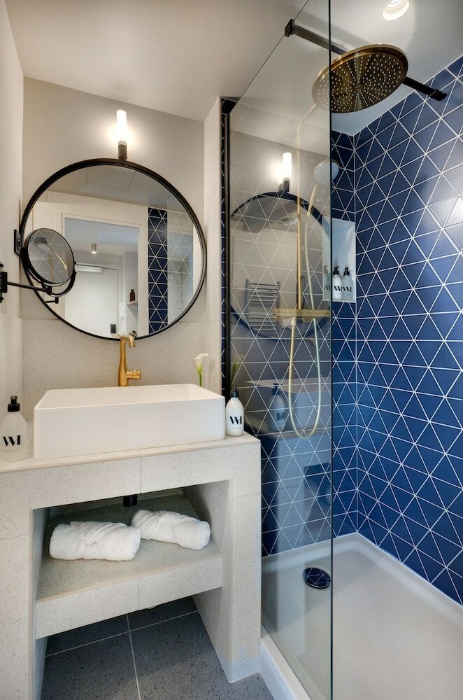 Фото Artemisia Montmartre