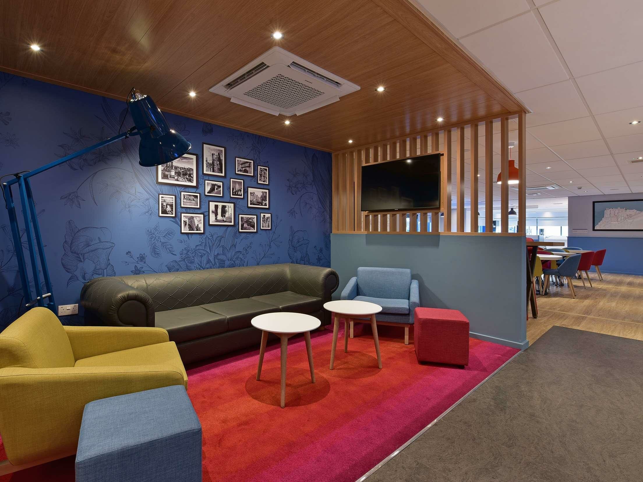 Фото Travelodge Edinburgh Park