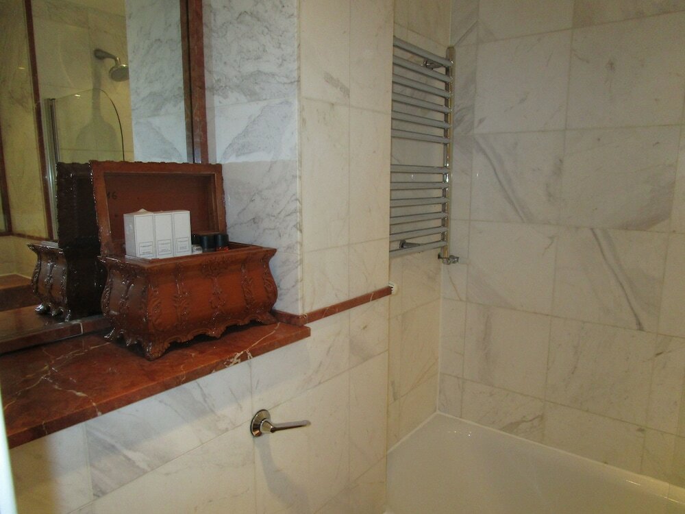 Фото Twenty Nevern Square Hotel