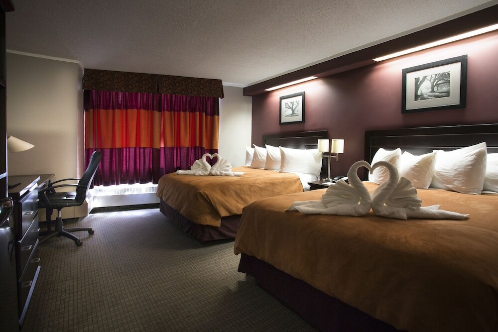 Фото Coliseum Inn